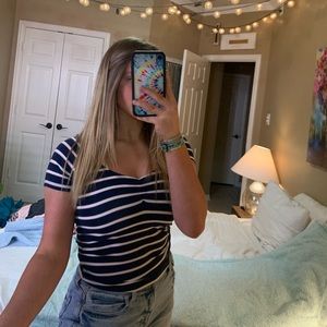 STRIPPED ORANGE & WHITE TOP⭐️